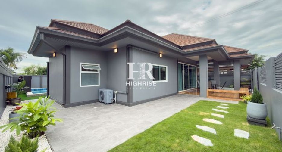 For sale 3 bedrooms villa in Huay Yai, Pattaya