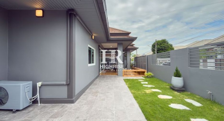 For sale 3 bedrooms villa in Huay Yai, Pattaya
