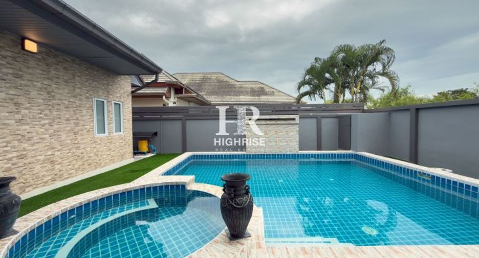 For sale 3 bedrooms villa in Huay Yai, Pattaya
