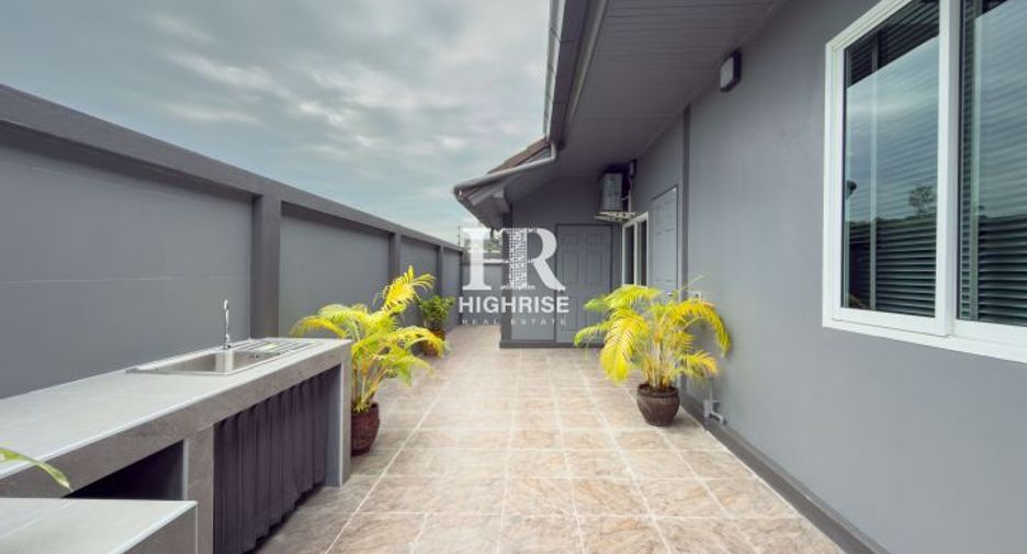 For sale 3 bedrooms villa in Huay Yai, Pattaya