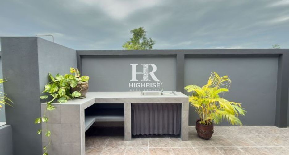 For sale 3 bedrooms villa in Huay Yai, Pattaya