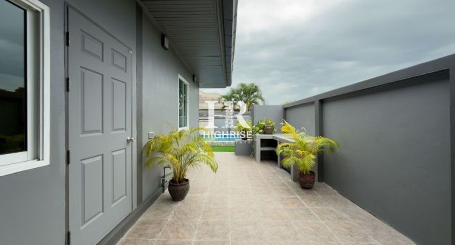 For sale 3 bedrooms villa in Huay Yai, Pattaya