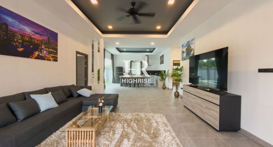 For sale 3 bedrooms villa in Huay Yai, Pattaya