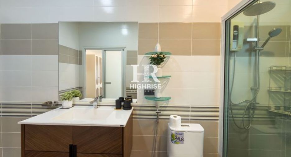 For sale 3 bedrooms villa in Huay Yai, Pattaya