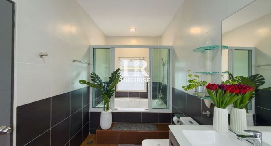 For sale 3 bedrooms villa in Huay Yai, Pattaya
