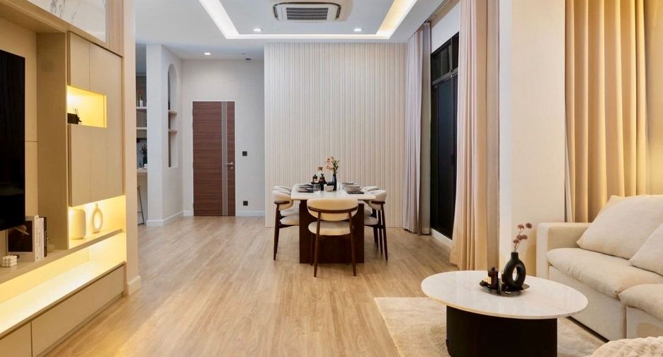 For sale 3 bedrooms house in Phra Khanong, Bangkok