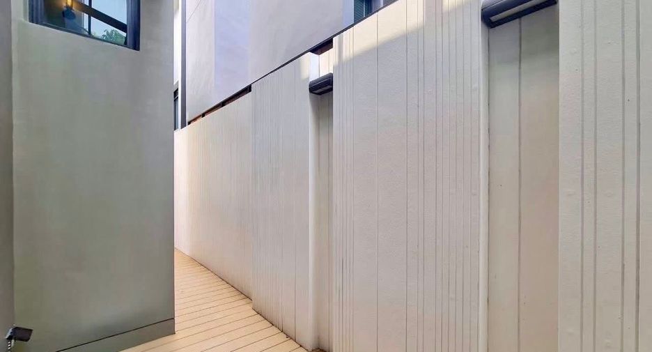 For sale 3 bedrooms house in Phra Khanong, Bangkok