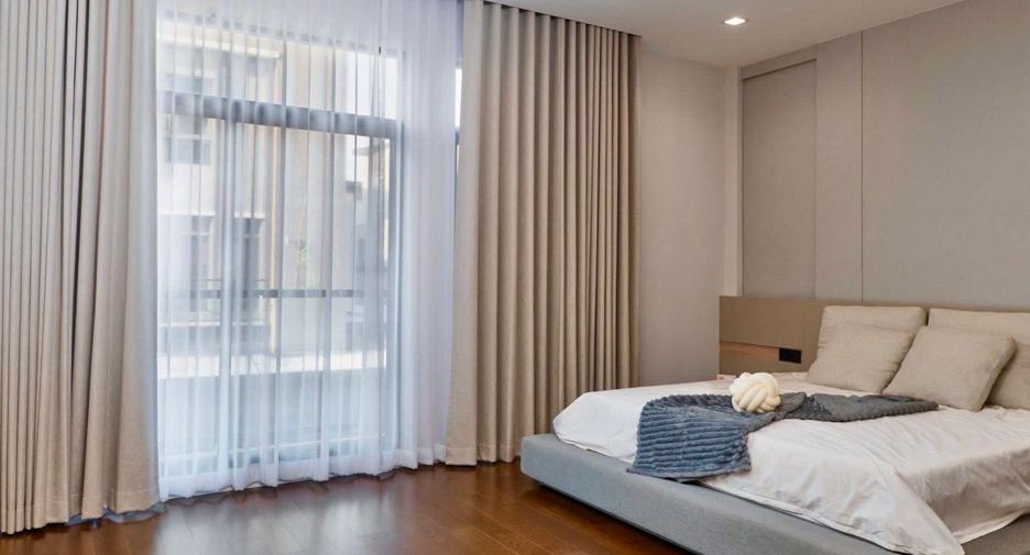 For sale 3 bedrooms house in Phra Khanong, Bangkok