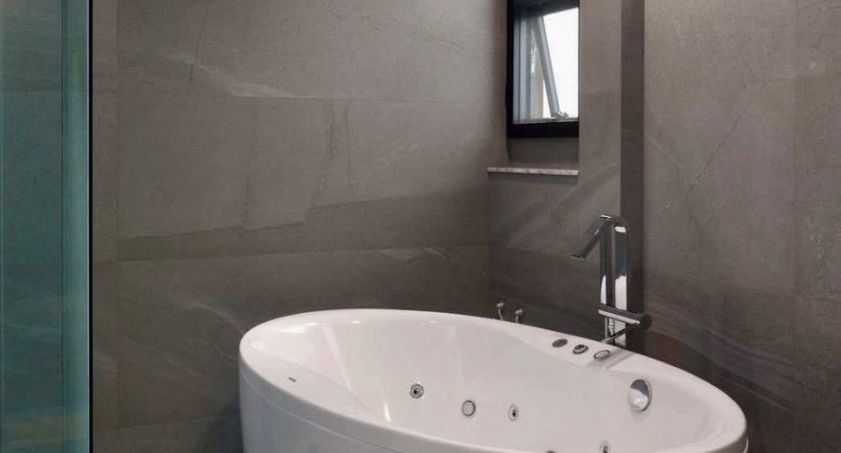 For sale 3 bedrooms house in Phra Khanong, Bangkok