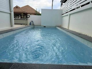 Villa en alquiler y en venta de 3 habitaciones en Bang Lamung, Chonburi