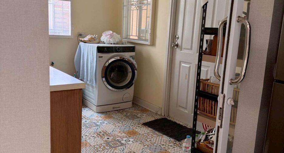 For sale 3 bedrooms house in Prawet, Bangkok