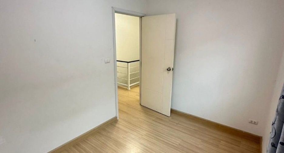 For sale 3 bedrooms townhouse in Phra Samut Chedi, Samut Prakan