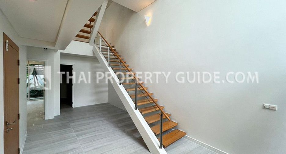 Casa en alquiler de 3 habitaciones en Yan Nawa, Bangkok