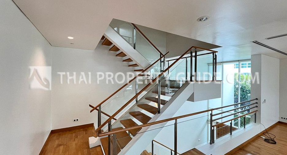 Casa en alquiler de 3 habitaciones en Yan Nawa, Bangkok