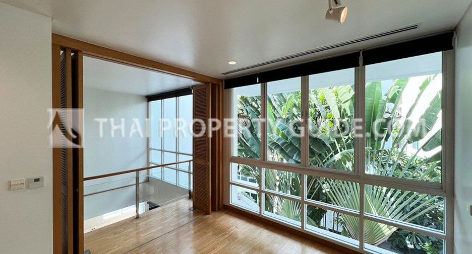 Casa en alquiler de 3 habitaciones en Yan Nawa, Bangkok