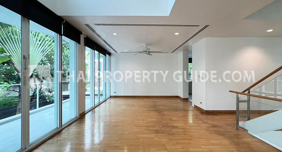 Casa en alquiler de 3 habitaciones en Yan Nawa, Bangkok