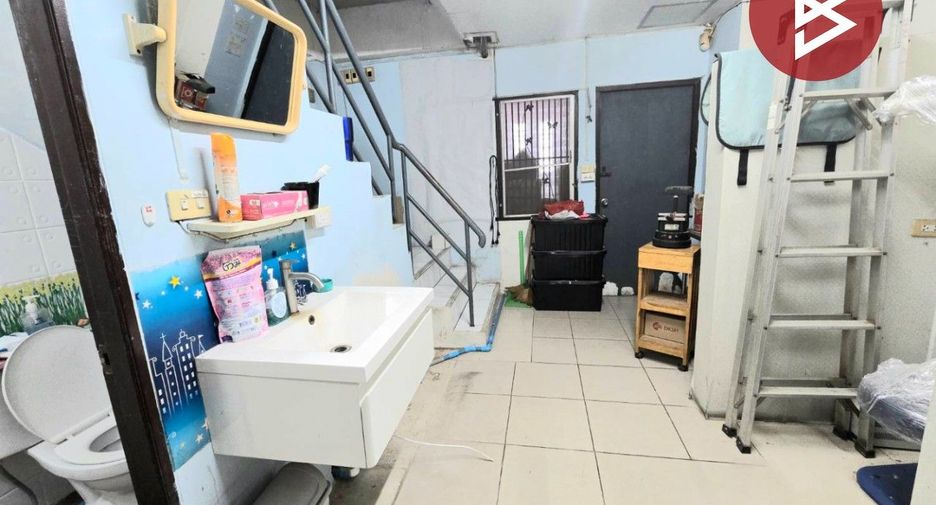 For sale 4 bedrooms retail Space in Khlong Sam Wa, Bangkok