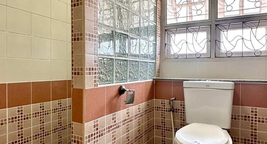 For sale 4 bedrooms house in Mueang Samut Prakan, Samut Prakan