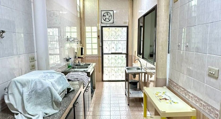 For sale 4 bedrooms house in Mueang Samut Prakan, Samut Prakan