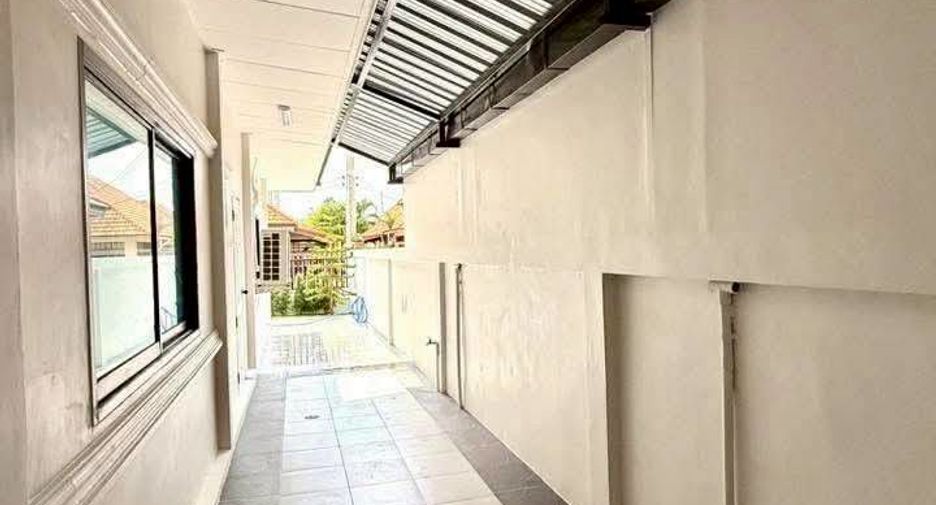 For sale 3 bedrooms townhouse in East Pattaya, Pattaya