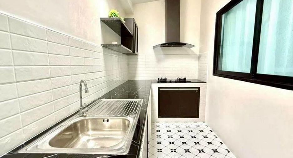 For sale 3 bedrooms townhouse in East Pattaya, Pattaya