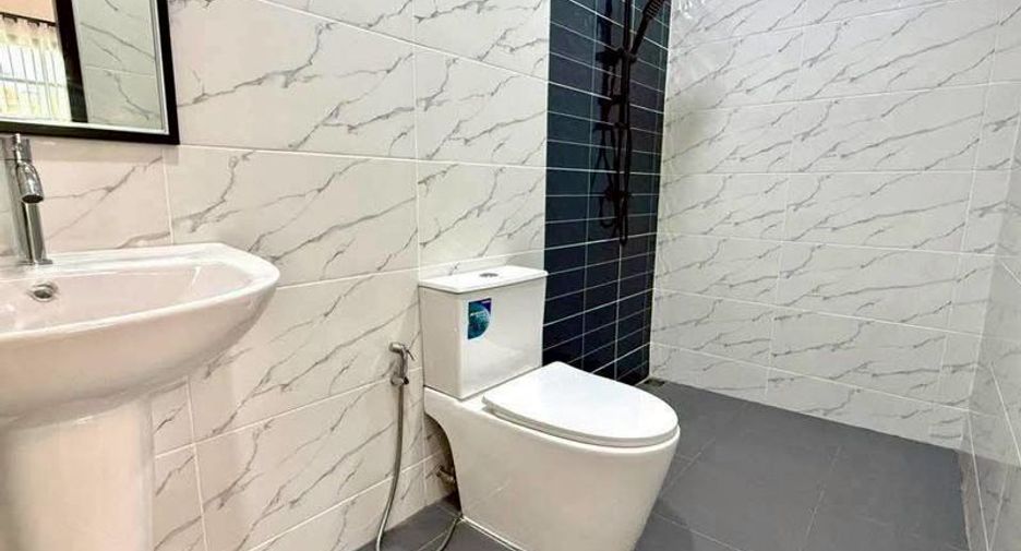For sale 3 bedrooms townhouse in East Pattaya, Pattaya