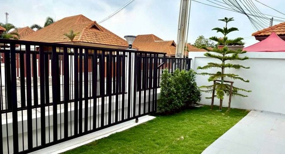 For sale 3 bedrooms townhouse in East Pattaya, Pattaya