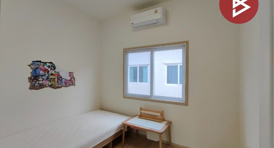 Casa adosada en venta de 4 habitaciones en Sam Phran, Nakhon Pathom