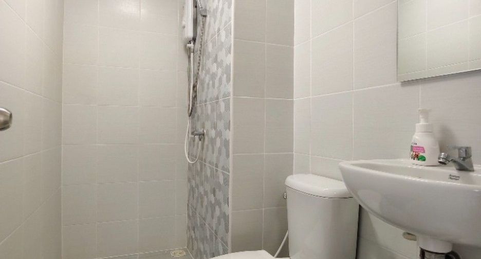 Casa adosada en venta de 4 habitaciones en Sam Phran, Nakhon Pathom
