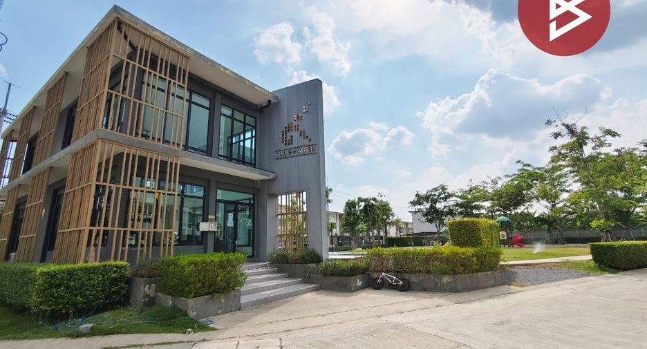 Casa adosada en venta de 4 habitaciones en Sam Phran, Nakhon Pathom