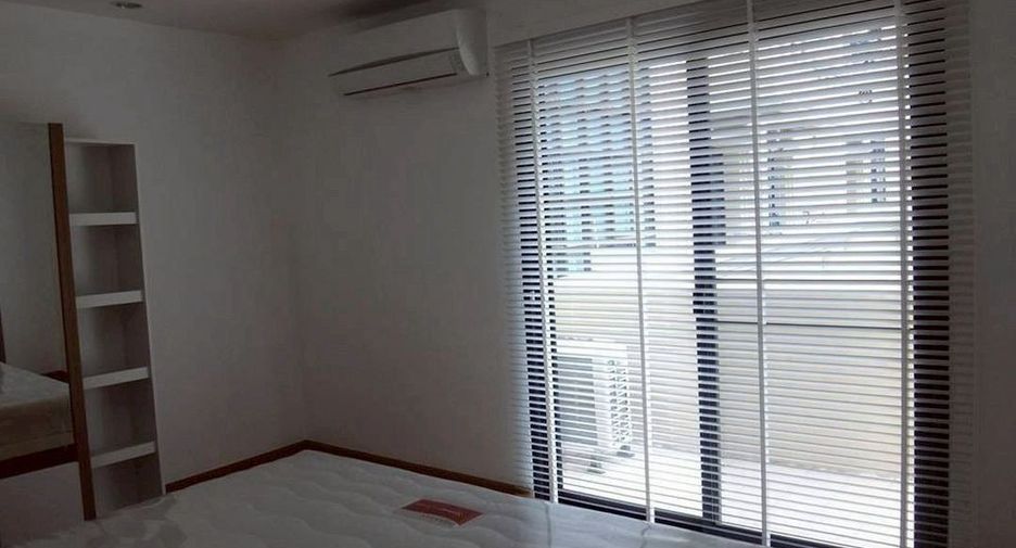 For rent 2 bedrooms condo in Bang Rak, Bangkok