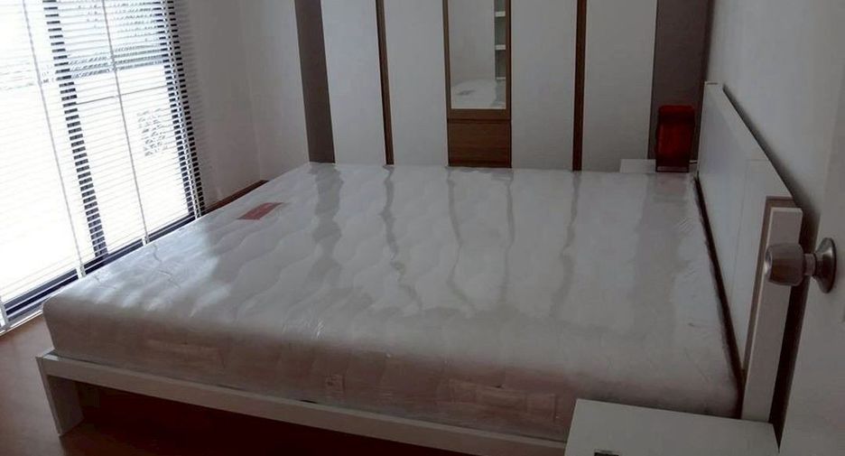 For rent 2 bedrooms condo in Bang Rak, Bangkok