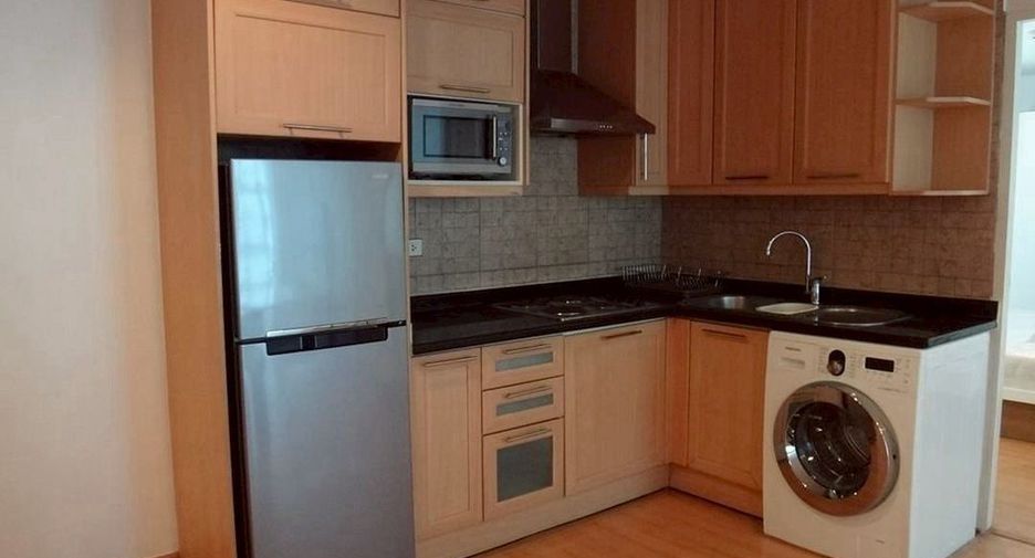 For rent 2 bedrooms condo in Bang Rak, Bangkok
