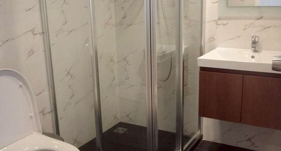 For rent 2 bedrooms condo in Bang Rak, Bangkok
