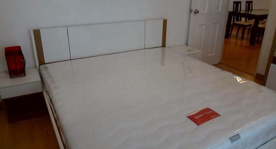 For rent 2 bedrooms condo in Bang Rak, Bangkok