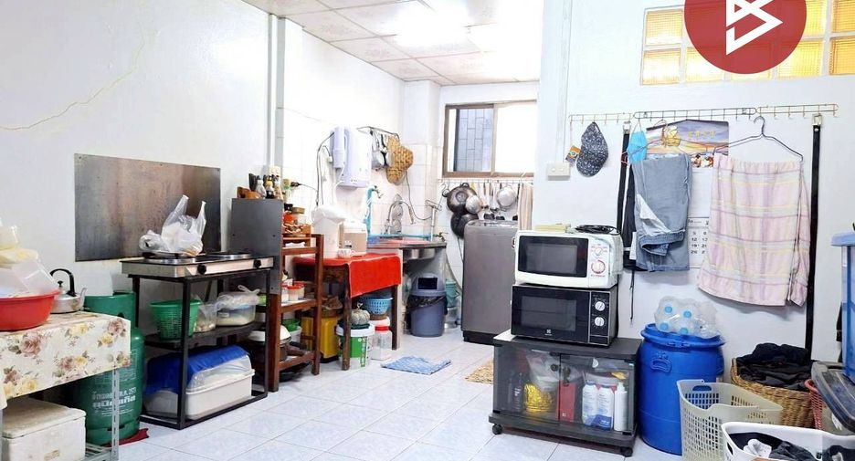 For sale 2 bedrooms townhouse in Mueang Samut Prakan, Samut Prakan