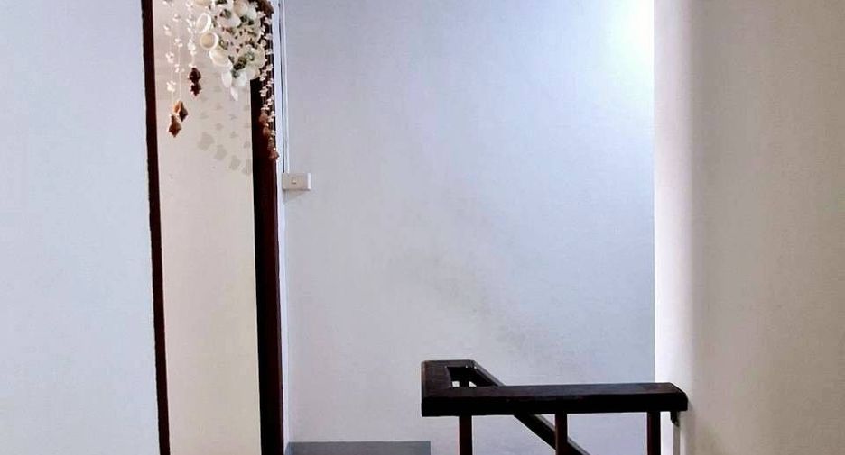For sale 2 bedrooms townhouse in Mueang Samut Prakan, Samut Prakan