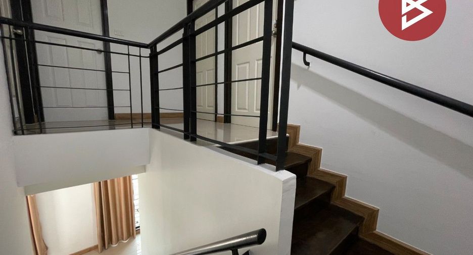 For sale 3 bedrooms townhouse in Phan Thong, Chonburi