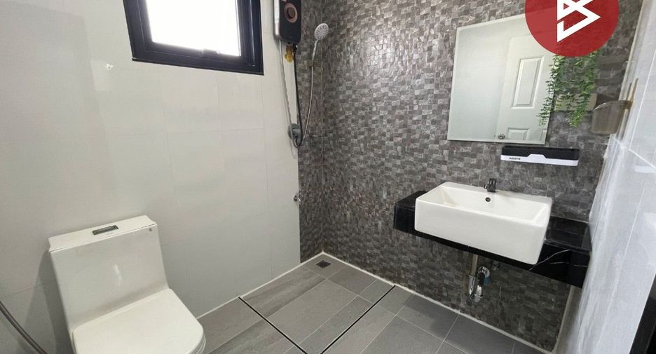 For sale 3 bedrooms townhouse in Phan Thong, Chonburi