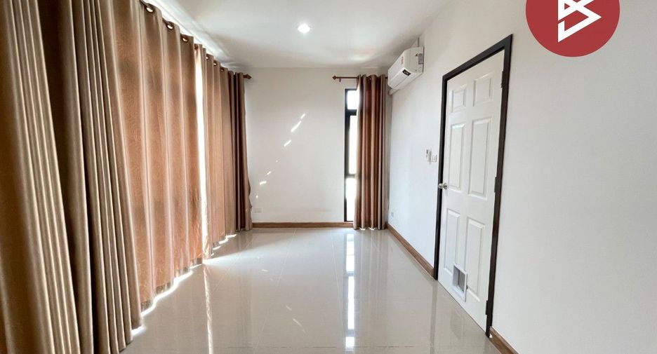 For sale 3 bedrooms townhouse in Phan Thong, Chonburi