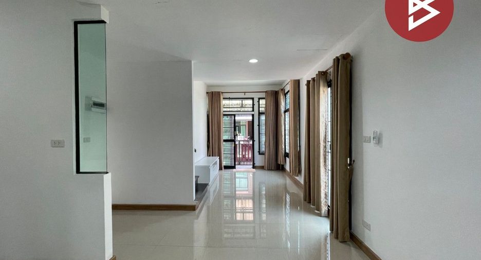 For sale 3 bedrooms townhouse in Phan Thong, Chonburi