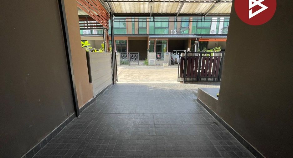For sale 3 bedrooms townhouse in Phan Thong, Chonburi