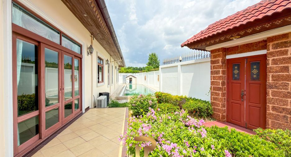 For sale 5 bedrooms villa in East Pattaya, Pattaya