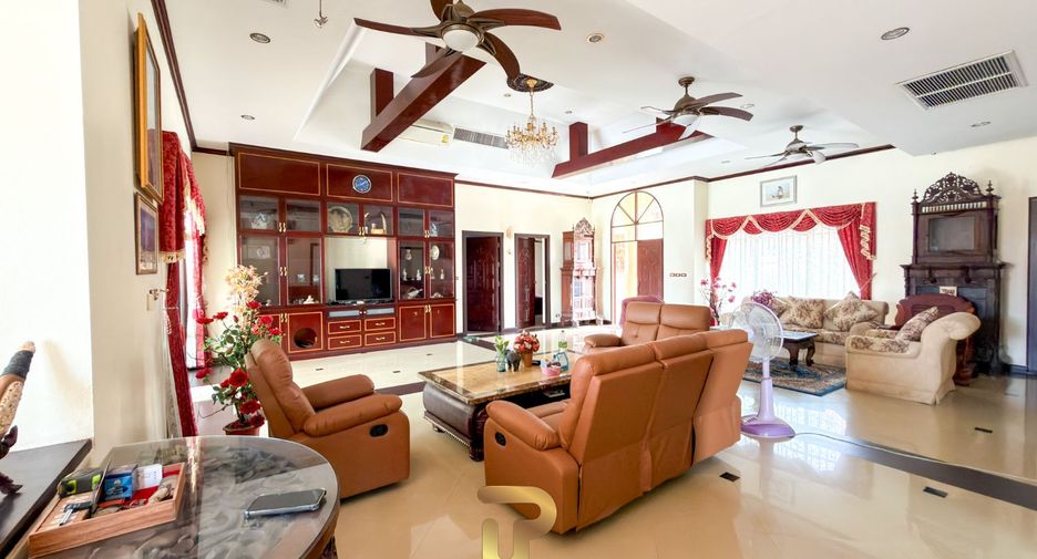 For sale 5 bedrooms villa in East Pattaya, Pattaya