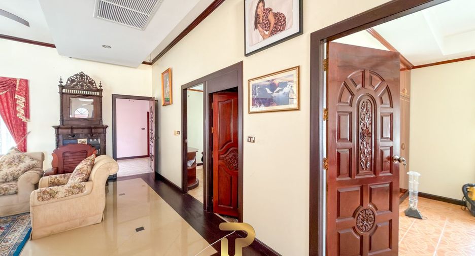 For sale 5 bedrooms villa in East Pattaya, Pattaya