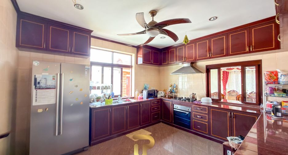 For sale 5 bedrooms villa in East Pattaya, Pattaya