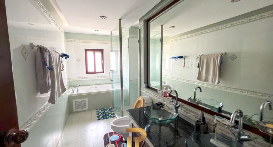 For sale 5 bedrooms villa in East Pattaya, Pattaya