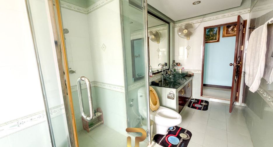 For sale 5 bedrooms villa in East Pattaya, Pattaya