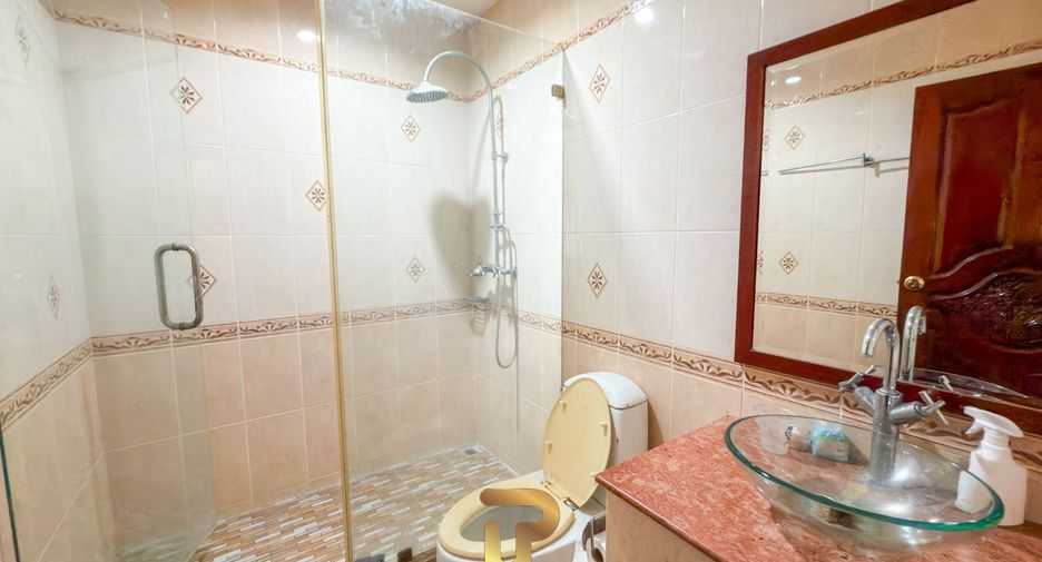 For sale 5 bedrooms villa in East Pattaya, Pattaya