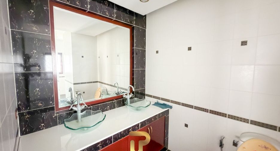 For sale 5 bedrooms villa in East Pattaya, Pattaya